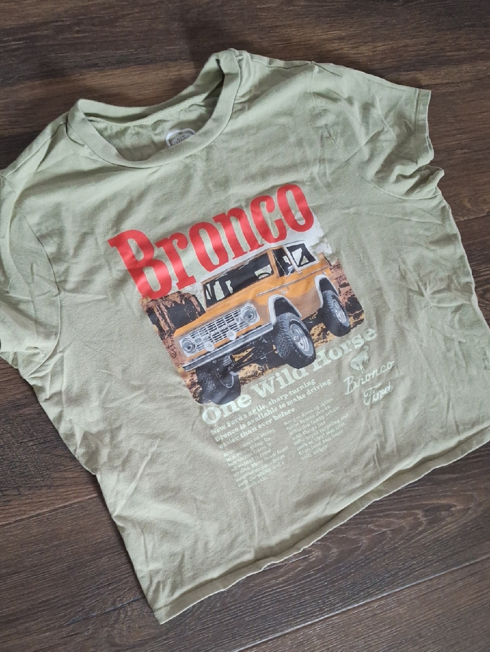 Women's XXL Bronco Graphic Short Sleeve Cropped T‑Shirt